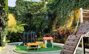 coffee shop dengan playground